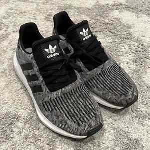 Adidas Used Mens Tennis Shoes size 10